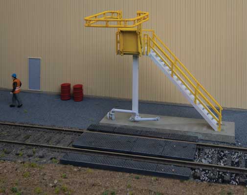 Walthers Cornerstone 933-4136 HO Scale Chemical Distributor -- Kit
