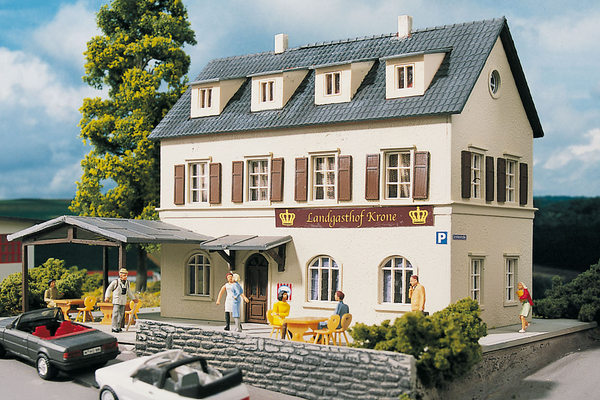 PIKO 61830 HO Scale Krone Village Inn Kit