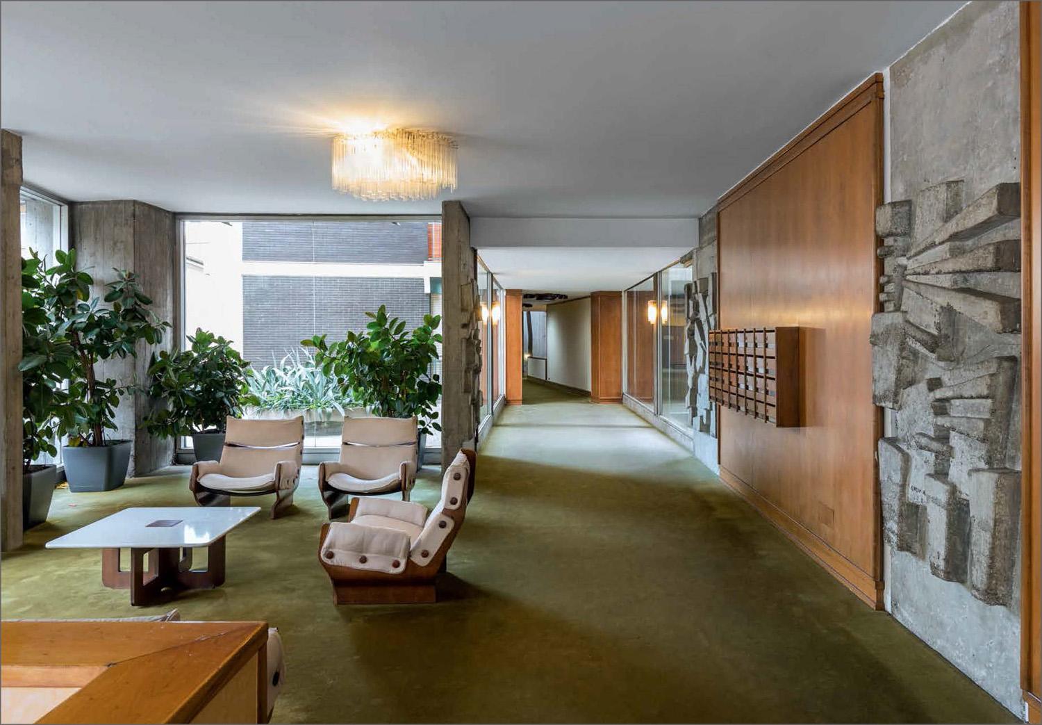 Entryways of Milan. Ingressi di Milano. 45th Ed. (English, Italian)