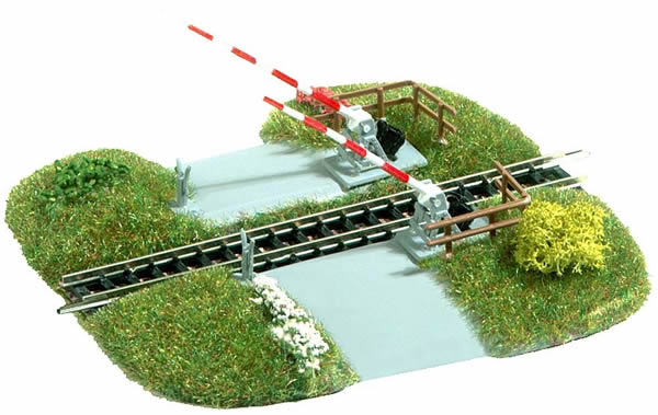 Busch 8023 N Scale Grade Crossing w/Gates -- 4-5/16 x 4-5/16" 11 x 11cm