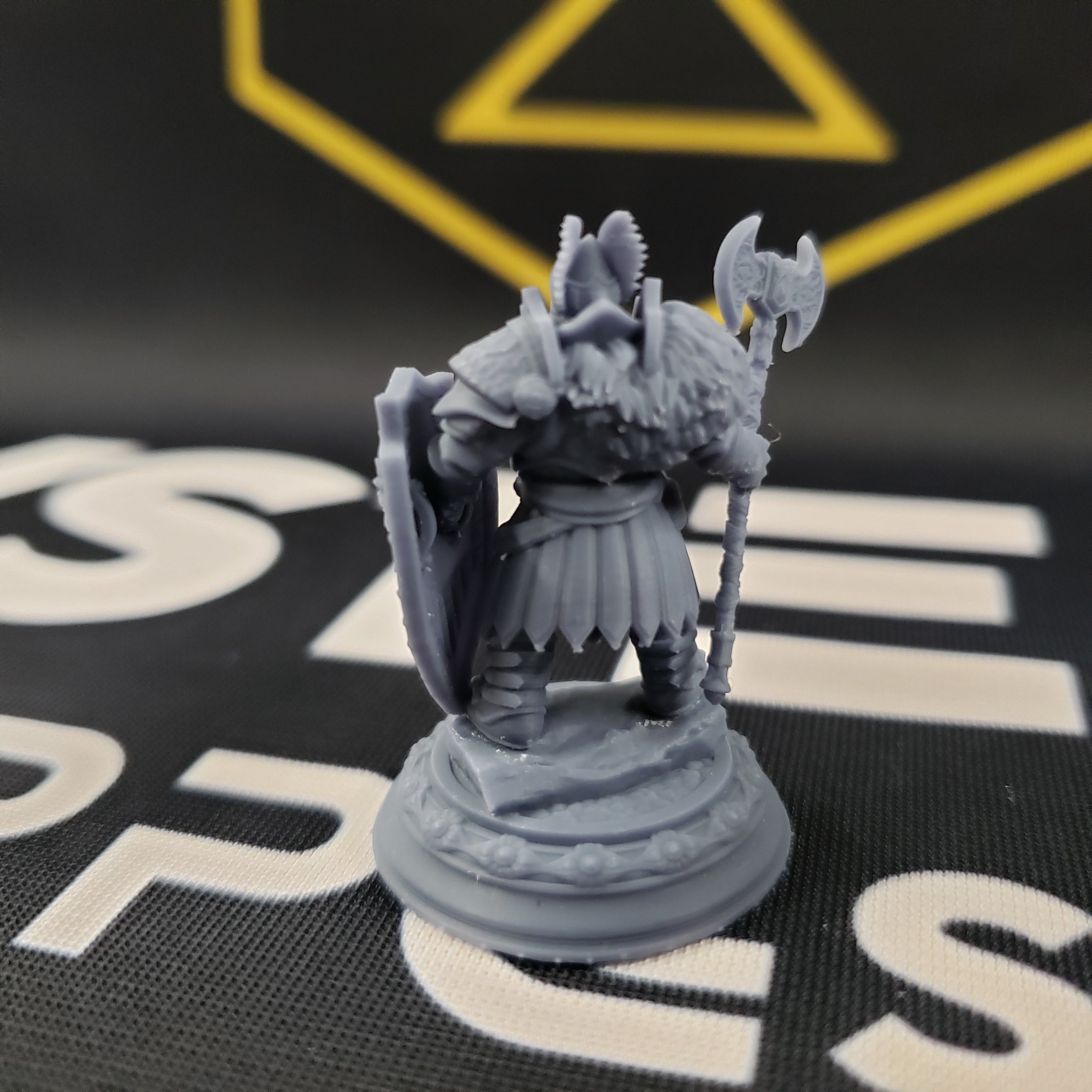 Tors of Delvdor, Dwarven Cleric of Life & Glory (Male Dwarf Cleric)