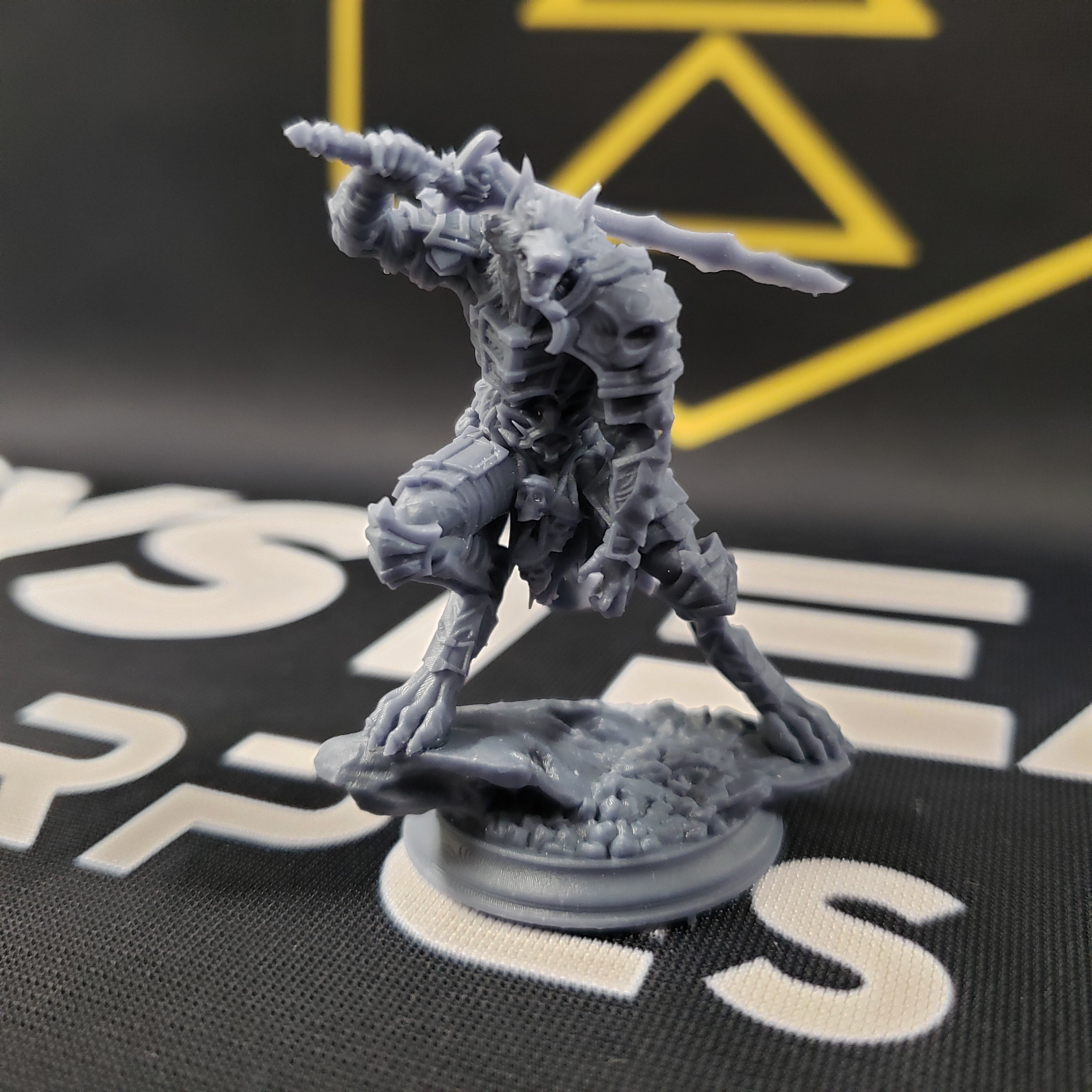 Corsicus, Werewolf Knight (Male Werewolf Paladin)