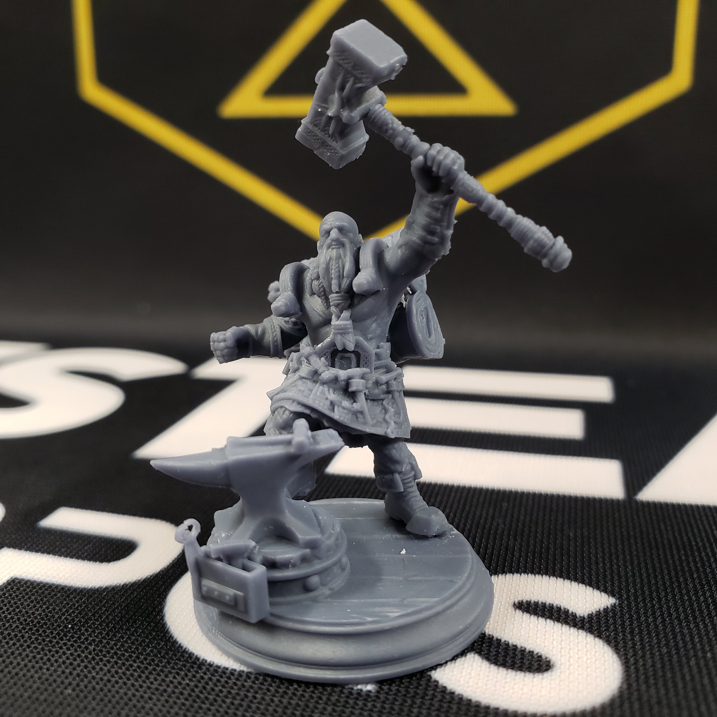 Lochren Ishtrak Hammerfist, Dwarven Blacksmith (Male Dwarf Barbarian)