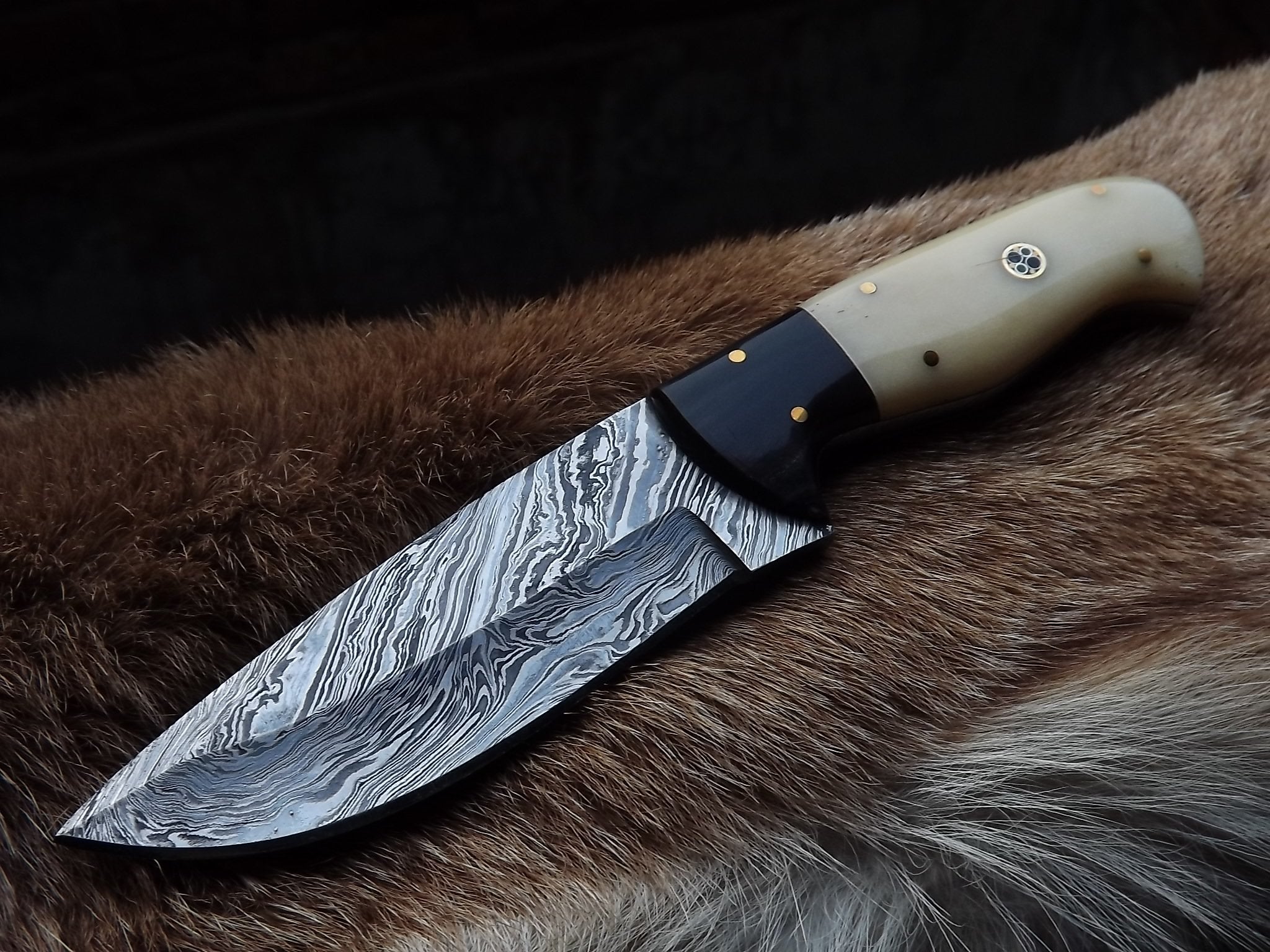 Custom Handmade Twister Damascus Steel Hunting Skinning Knife