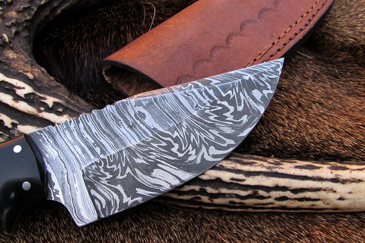 Custom Handmade Deer Skinning Knife – 8.5 Inches Damascus Steel