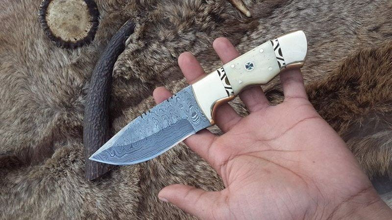 Custom Handmade Damascus Steel Hunting/Skinning Knife