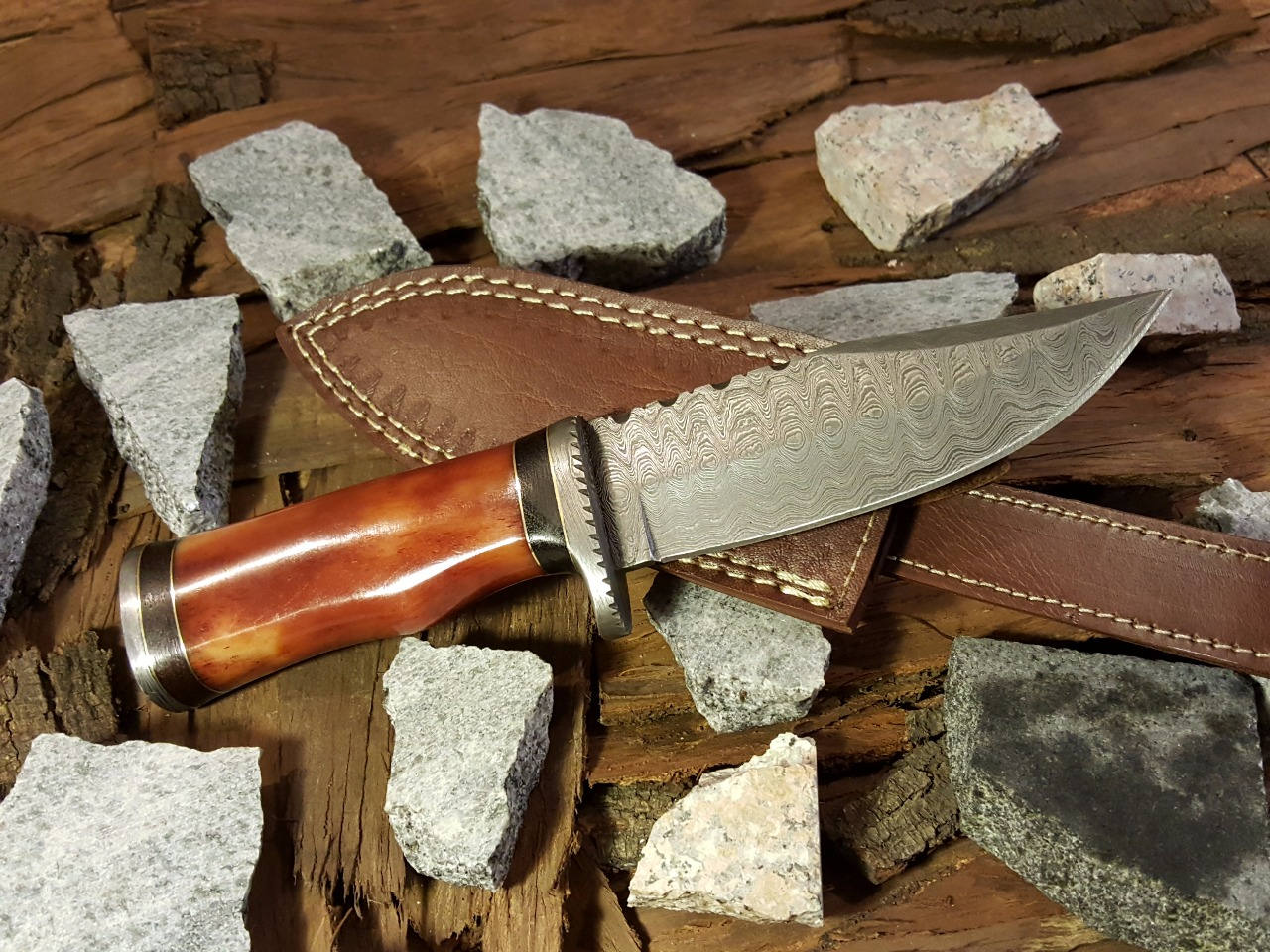 Custom Handmade Hunting Knife with Damascus Steel Blade