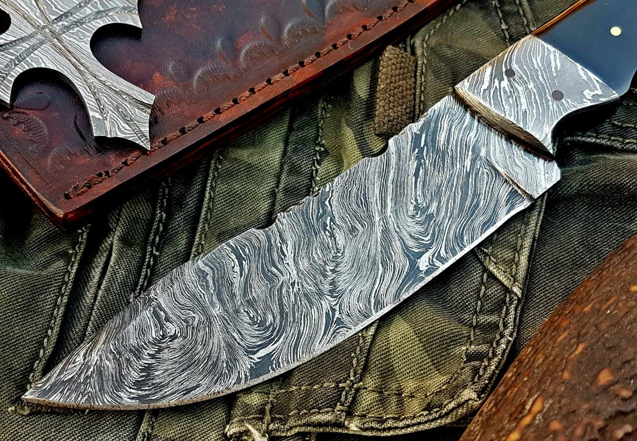 Custom Handmade Damascus Steel Hunting Skinning Knife