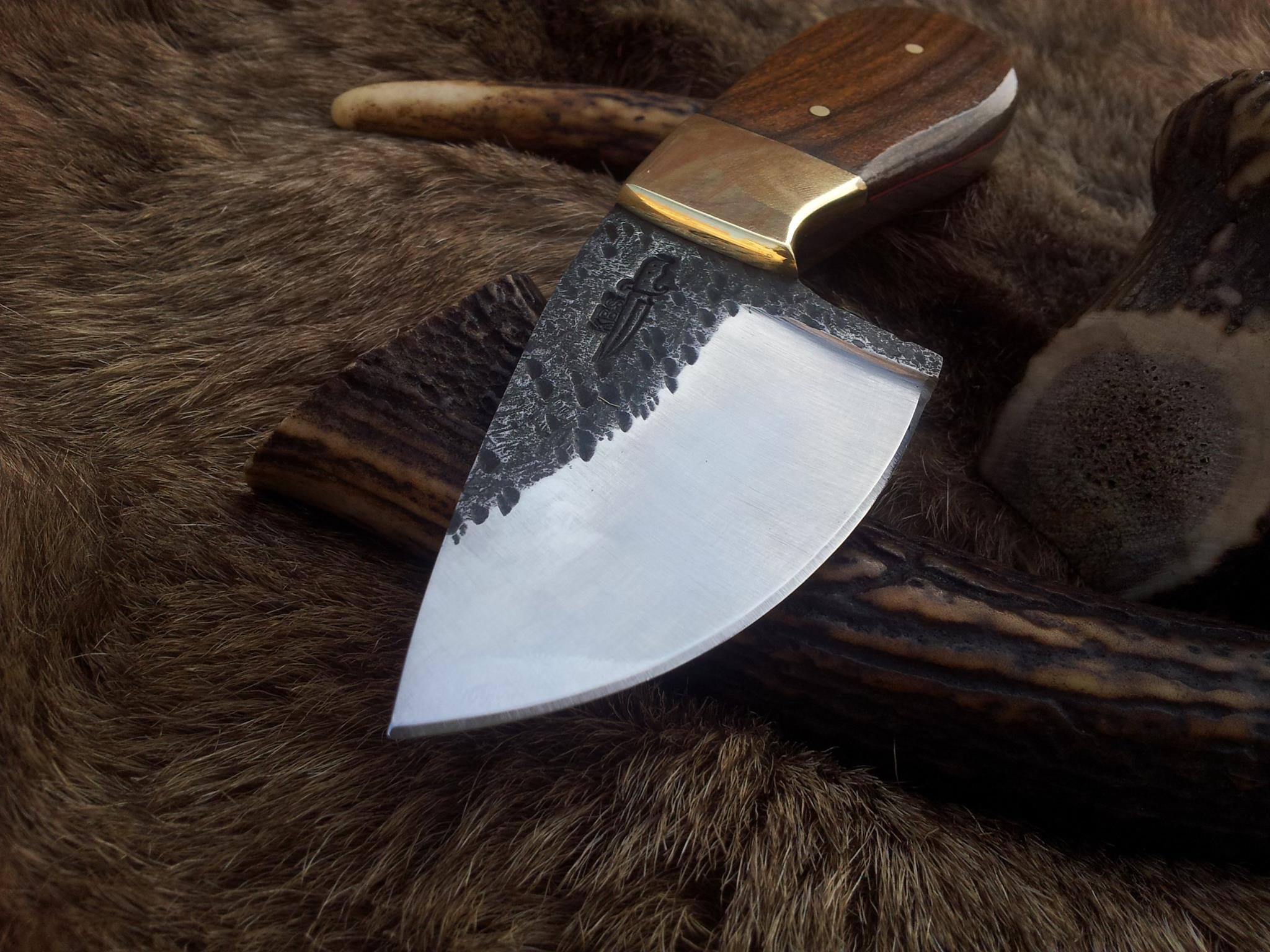 Custom Hand Forged 1095 Field Dressing Deer Skinning Knife – 6 Inch Drop Point Blade with Rosewood Handle and Brass Bolster