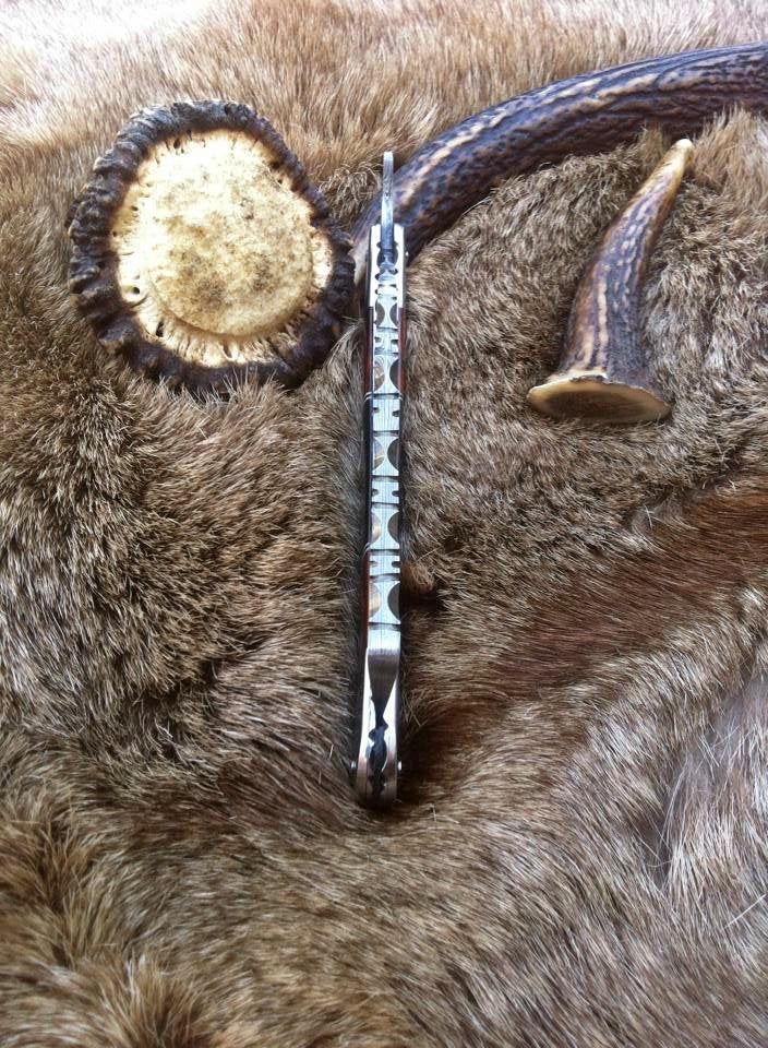 Luxury Antique Razor with Damascus Steel Blade and Buffalo Horn-Rosewood, Brass Bolsters Handle - Includes Leather Case - Available Exclusively at KBS Knives Store