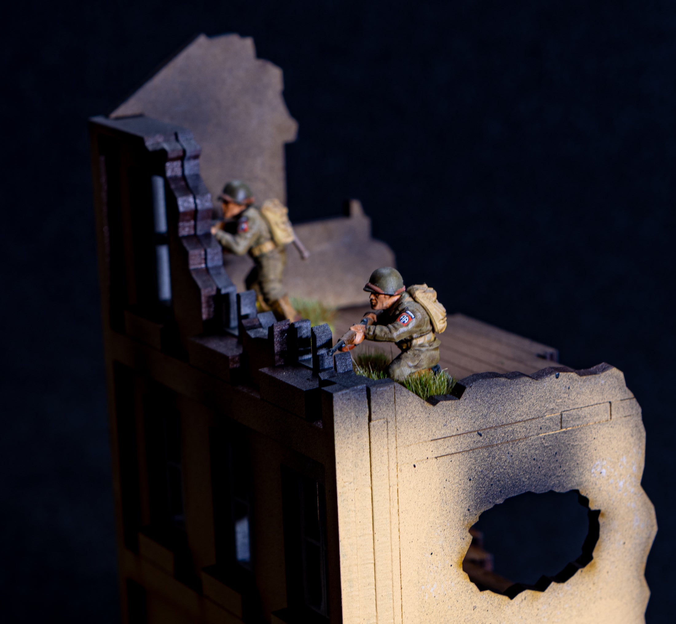 28mm European Building - 28MPNT515 (Painted and Assembled)