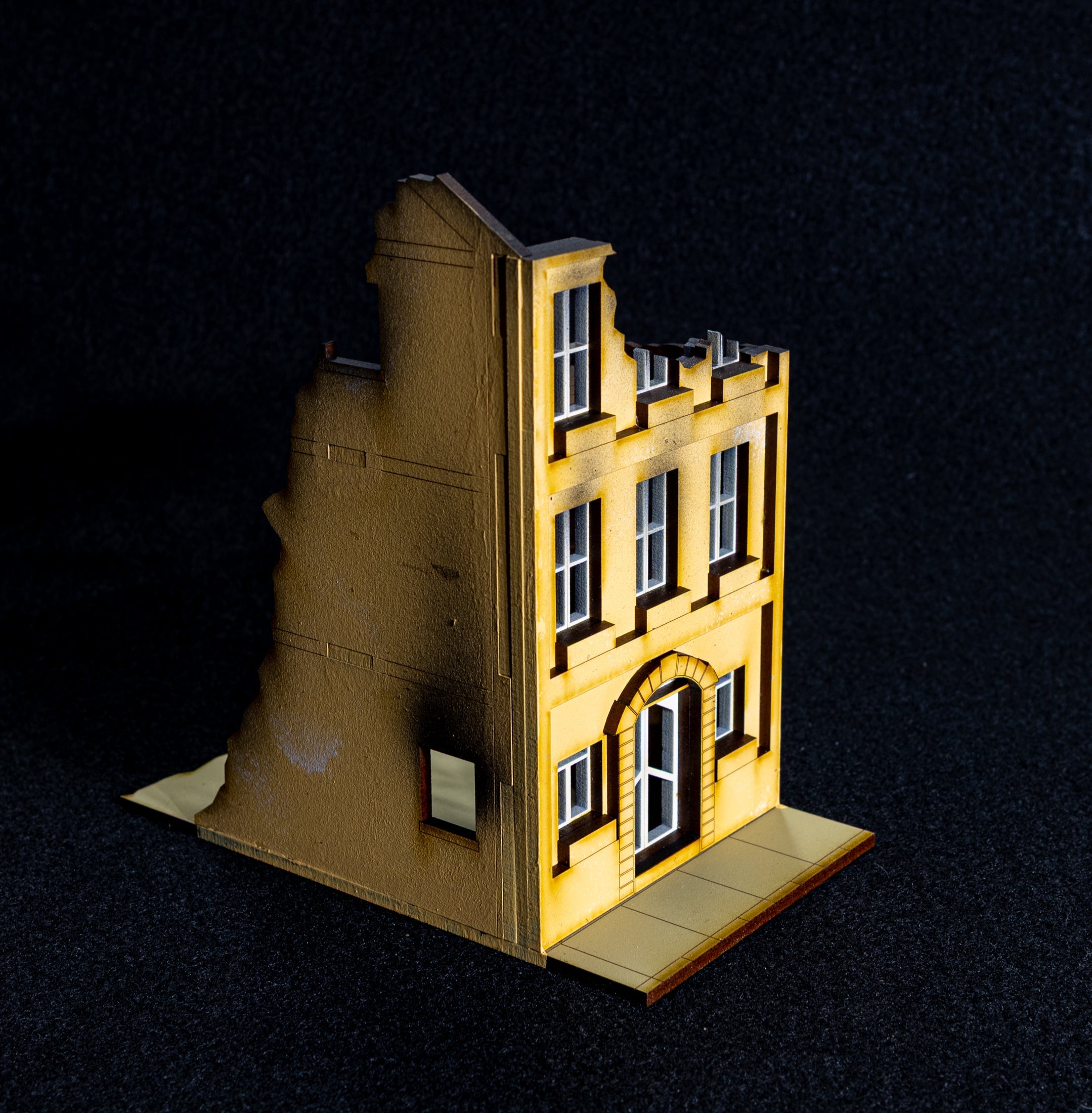 28mm European Building - 28MPNT515 (Painted and Assembled)