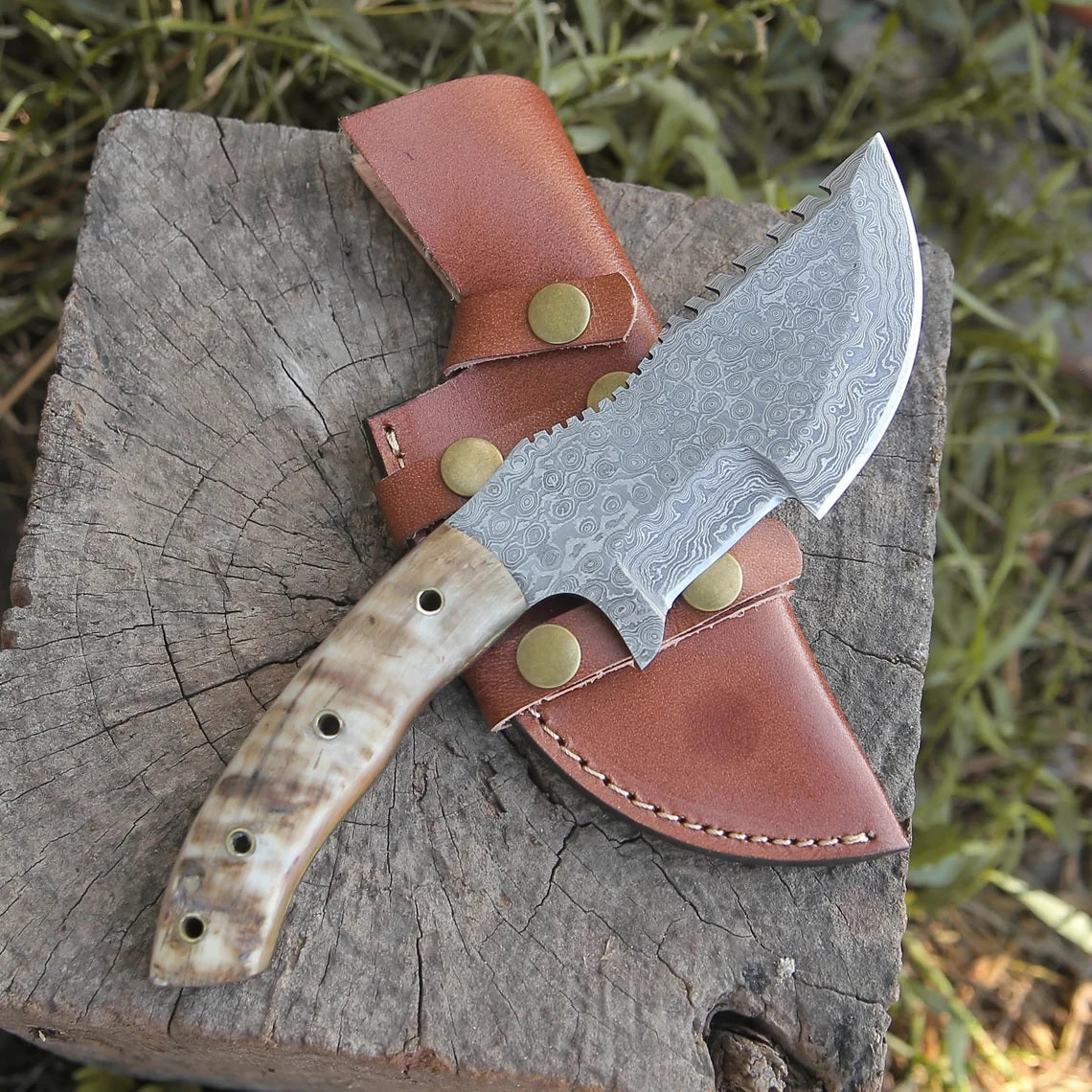 Knife from the Movie Hunted – 10" Damascus Steel with Sheep Horn Handle