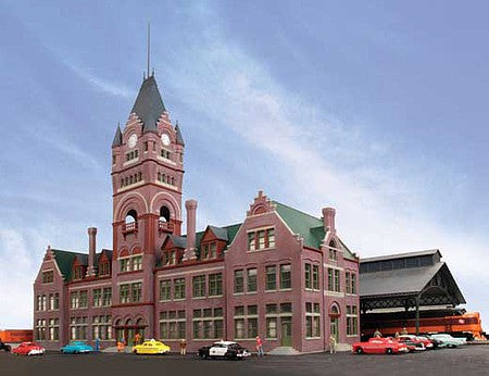 Walthers Cornerstone 933-2946 HO Milwaukee Everett Street Station and Shed - Kit