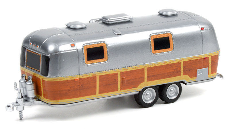 Greenlight 34110-C 1/64 Scale 1972 Airstream Double-Axle Land Yacht Safari Custom Woody
