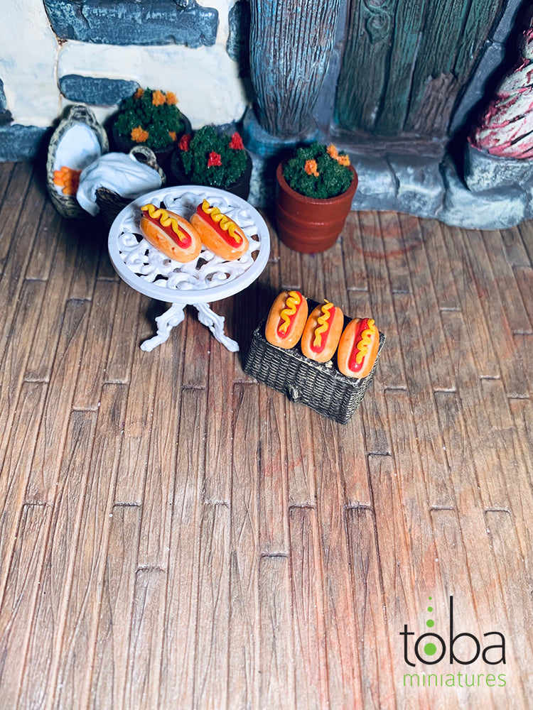 Toba Miniatures 1050 1/12 Scale Hot Dogs (5)