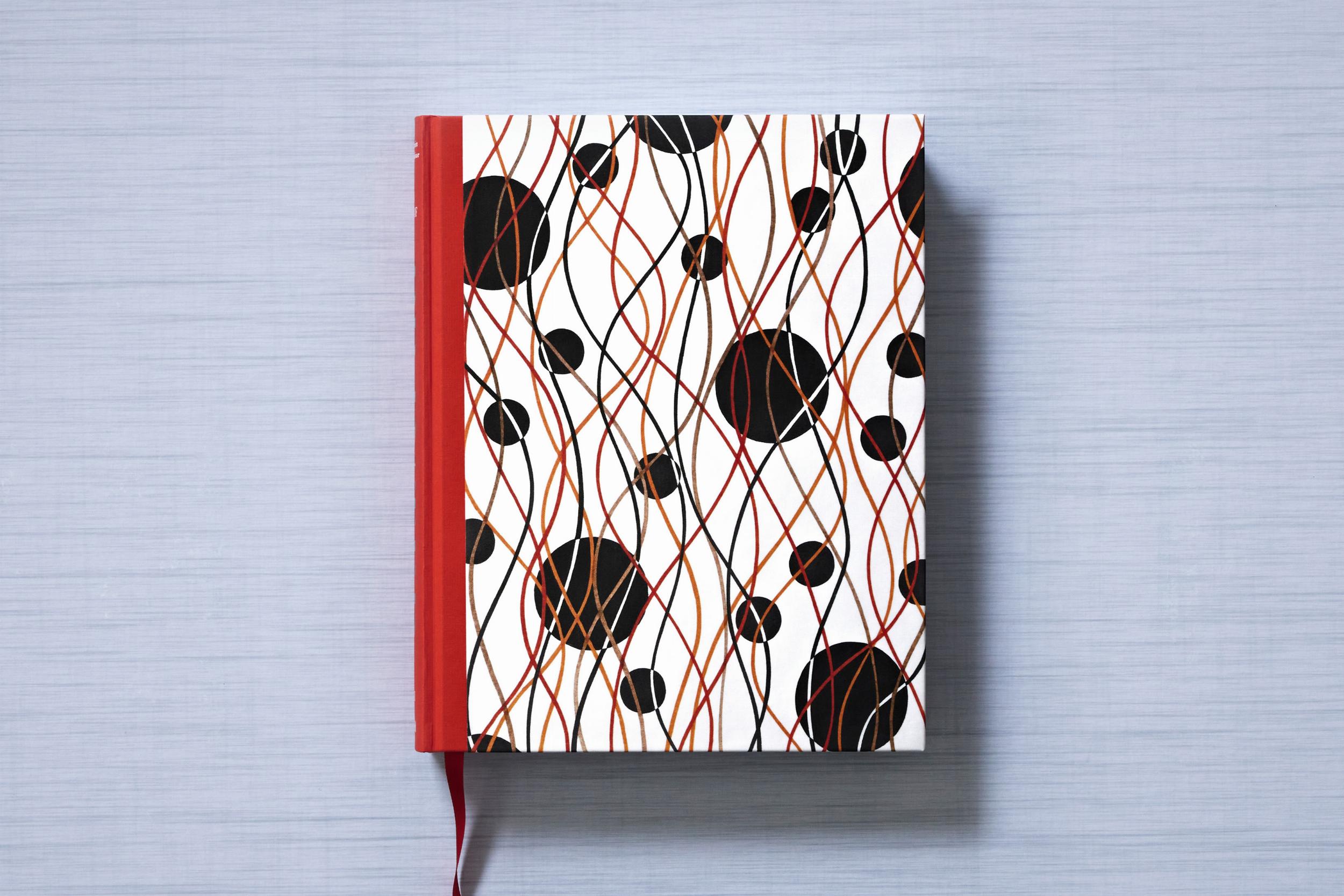 The Book of Printed Fabrics. From the 16th century until today (German, French, English)