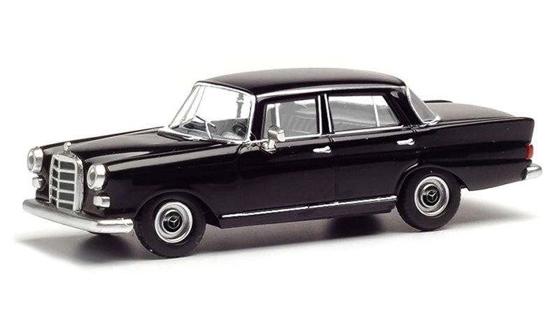 Herpa 420457 1/87 Scale Mercedes-Benz 200 Fintail