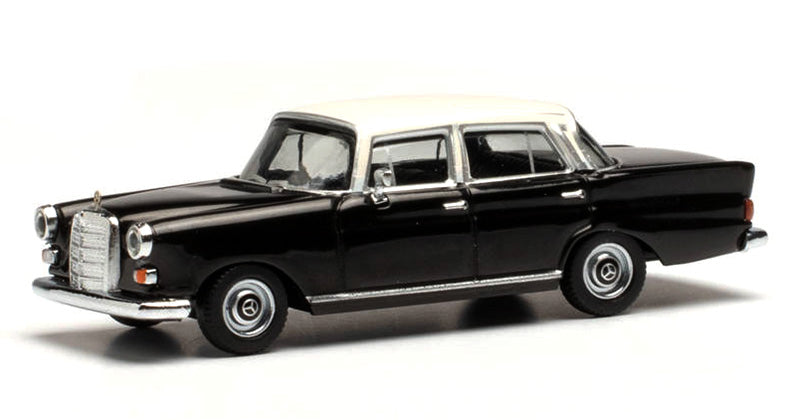 Herpa 430739 1/87 Scale Mercedes-Benz 200 Fintail
