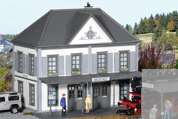 PIKO 62030 G Scale Neustadt Station Kit