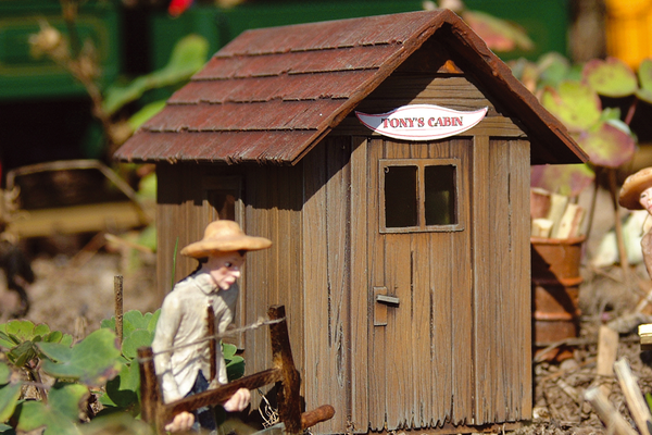 PIKO 62261 G Scale Log Cabins 2 Pcs Kit