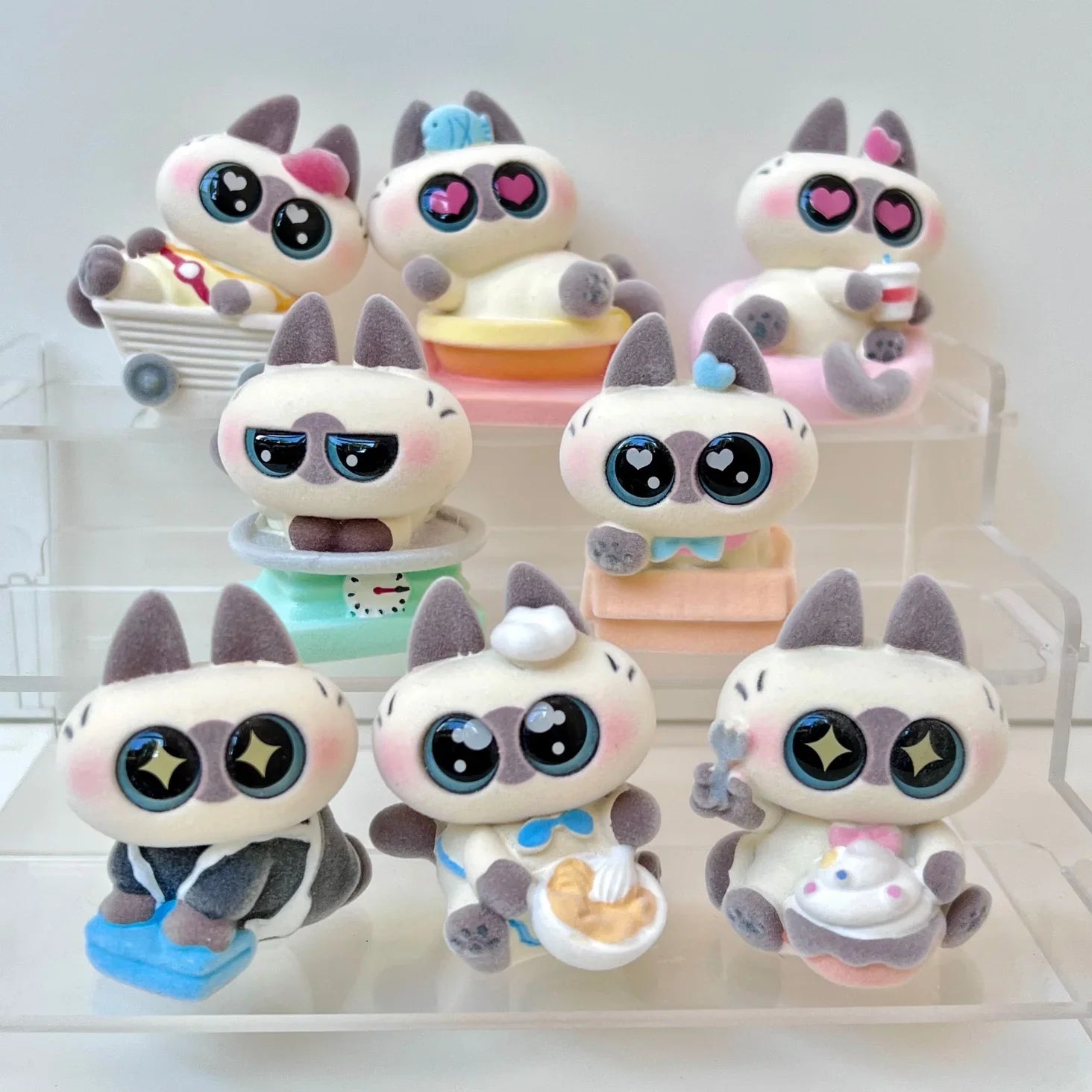 BIG EYED CAT FIGURINE BLIND BOX (1 Blind Box)