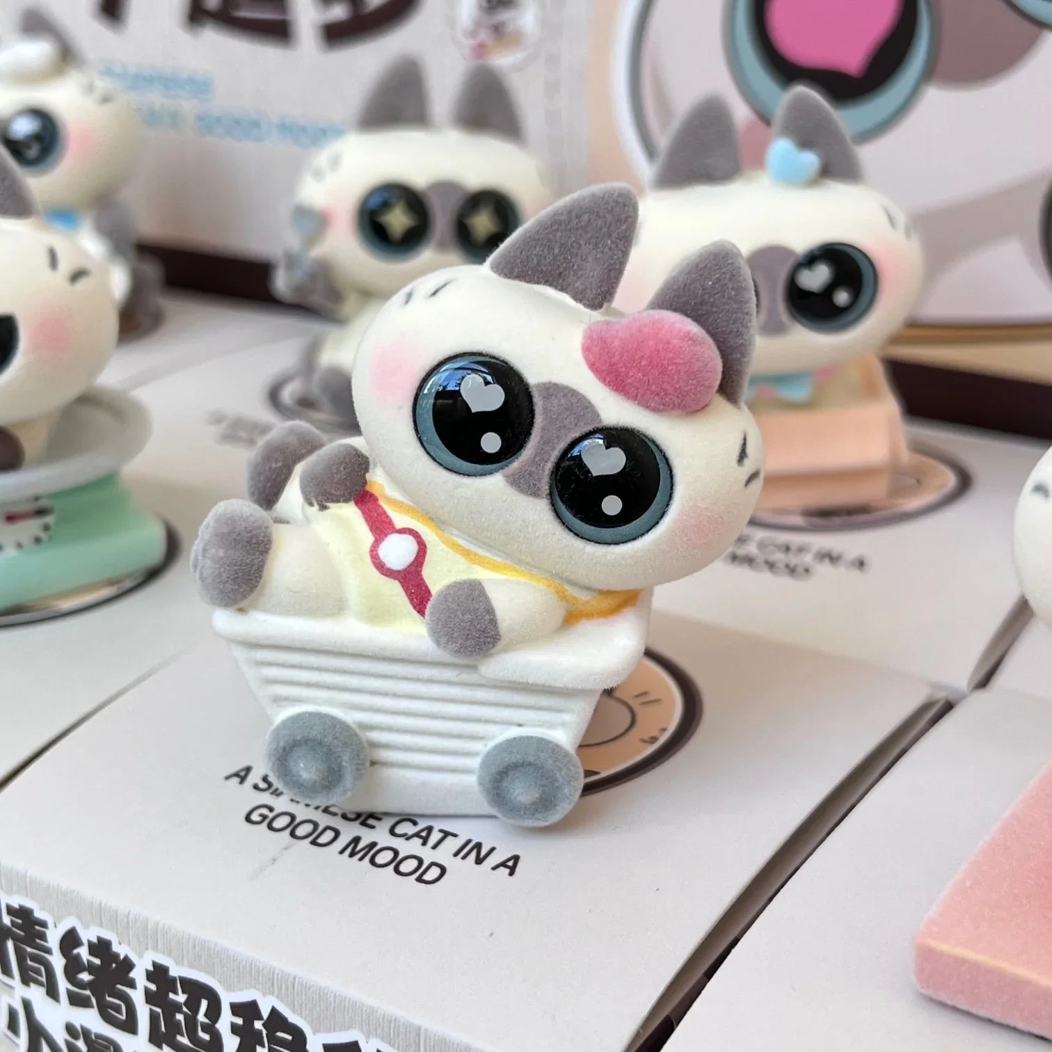 BIG EYED CAT FIGURINE BLIND BOX (1 Blind Box)
