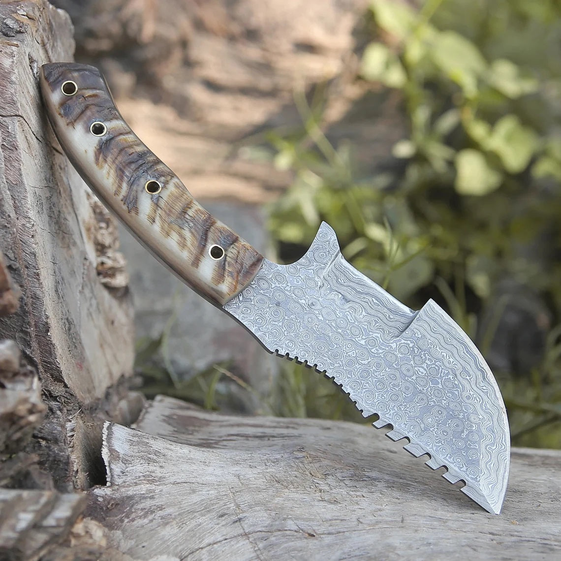 Knife from the Movie Hunted – 10" Damascus Steel with Sheep Horn Handle