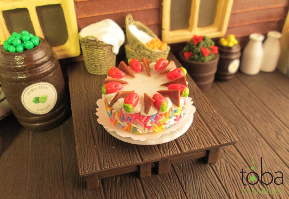 Toba Miniatures 1081 1/12 Scale Fancy Miniature Cake (1)