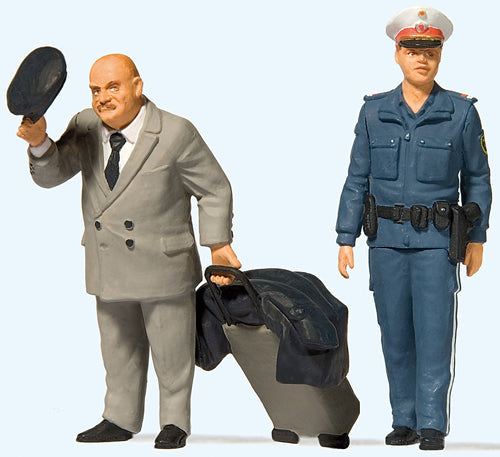Preiser 44915 G Scale Traveler & Female Police Officer
