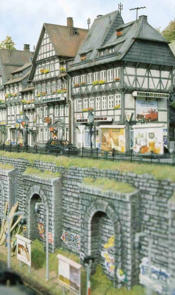 Busch 7032 HO Scale Stone Wall Sections w/Arcades pkg(2)