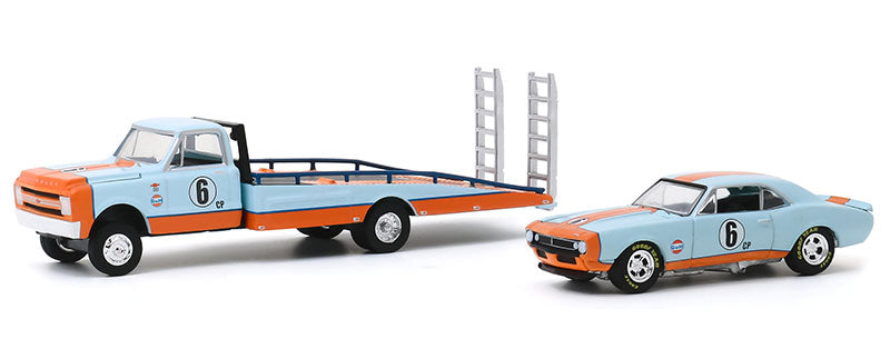 Greenlight 33180-A 1/64 Scale Gulf Oil #6 - 1967 Chevrolet C-30 Ramp