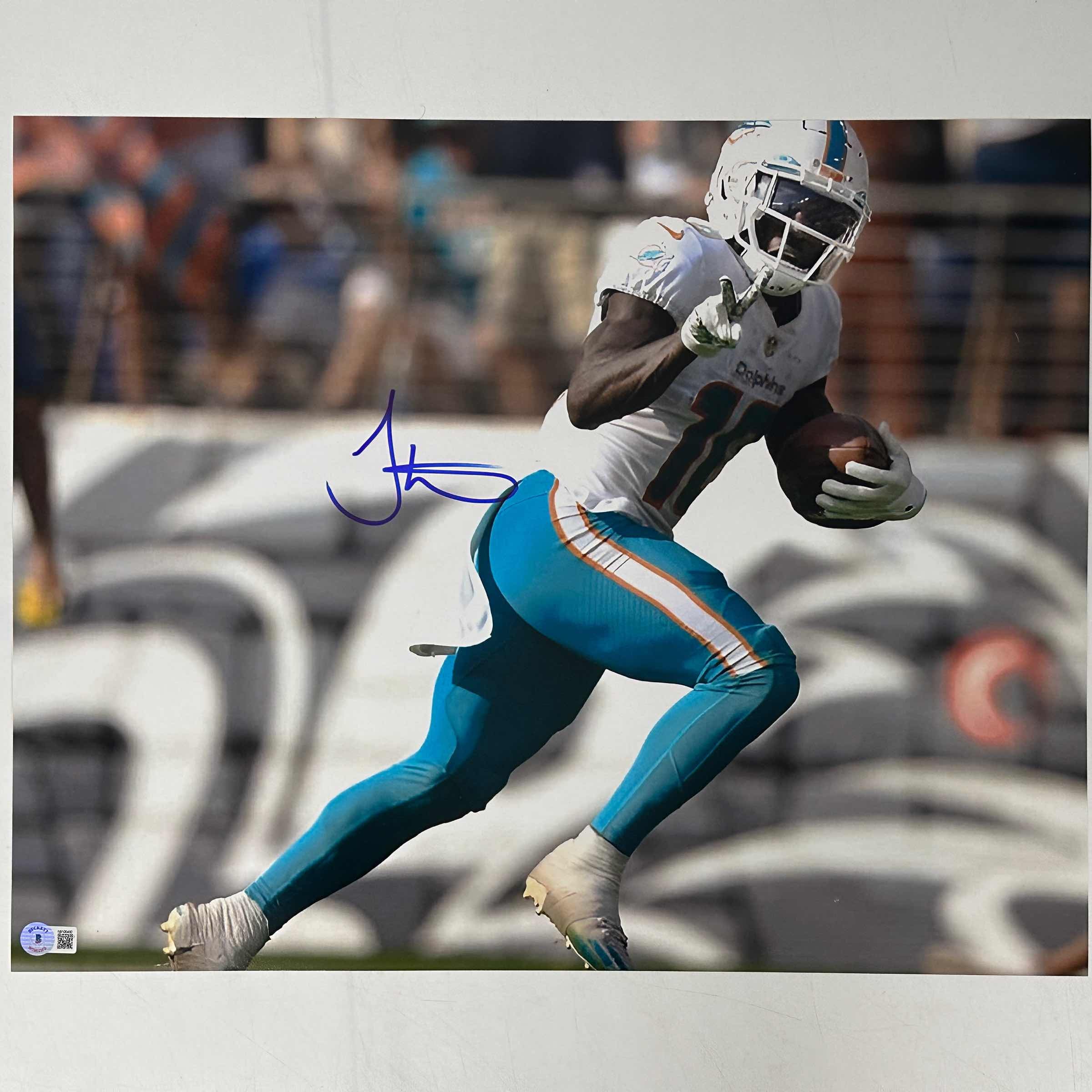 Autographed/Signed Tyreek Hill Miami Dolphins 16x20 Football Photo Beckett BAS COA