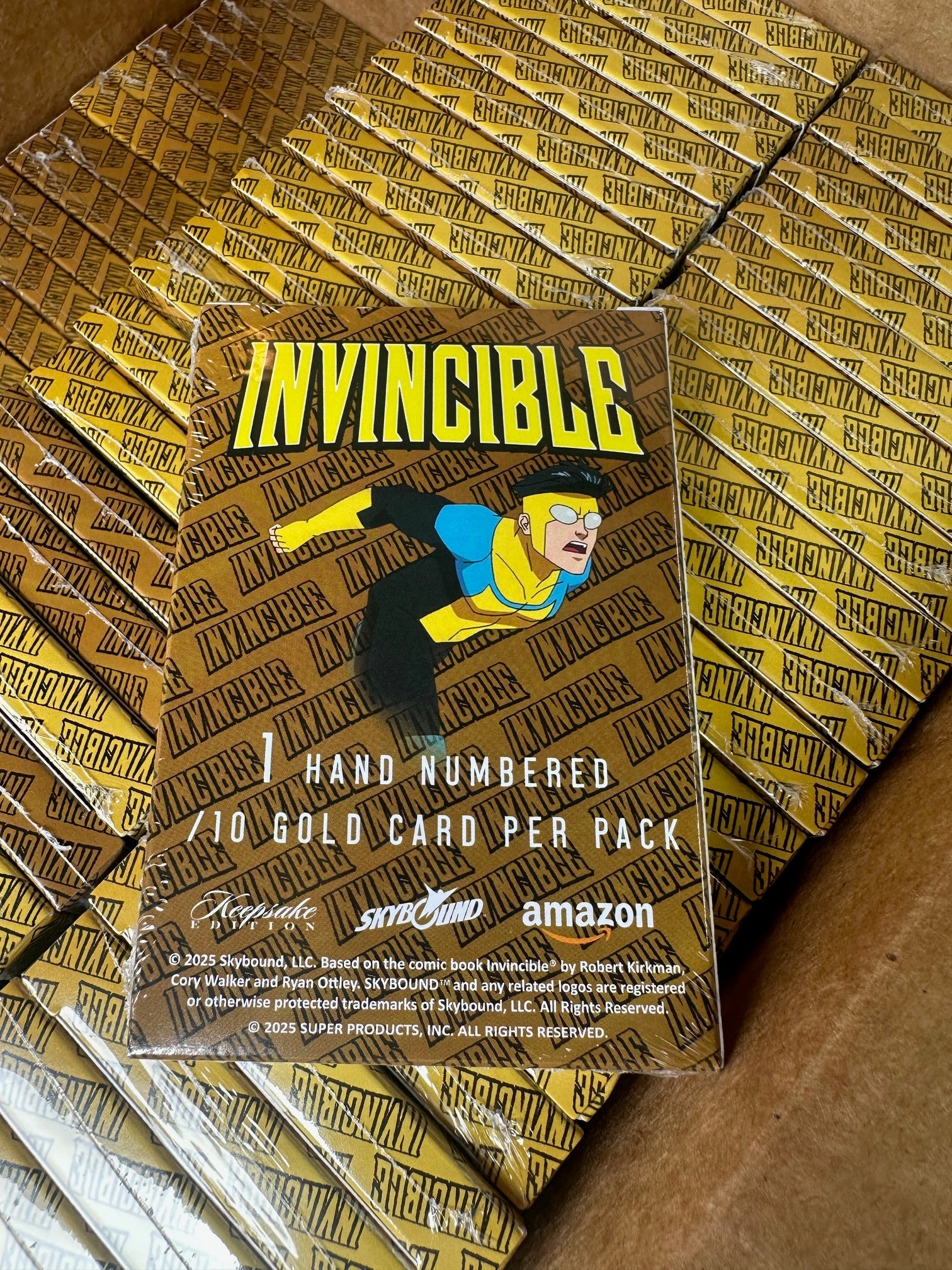 Invincible Season 1 2025 Keepsake Premiere Trading Cards Golden Apple Comics Gold /10 Exclusive