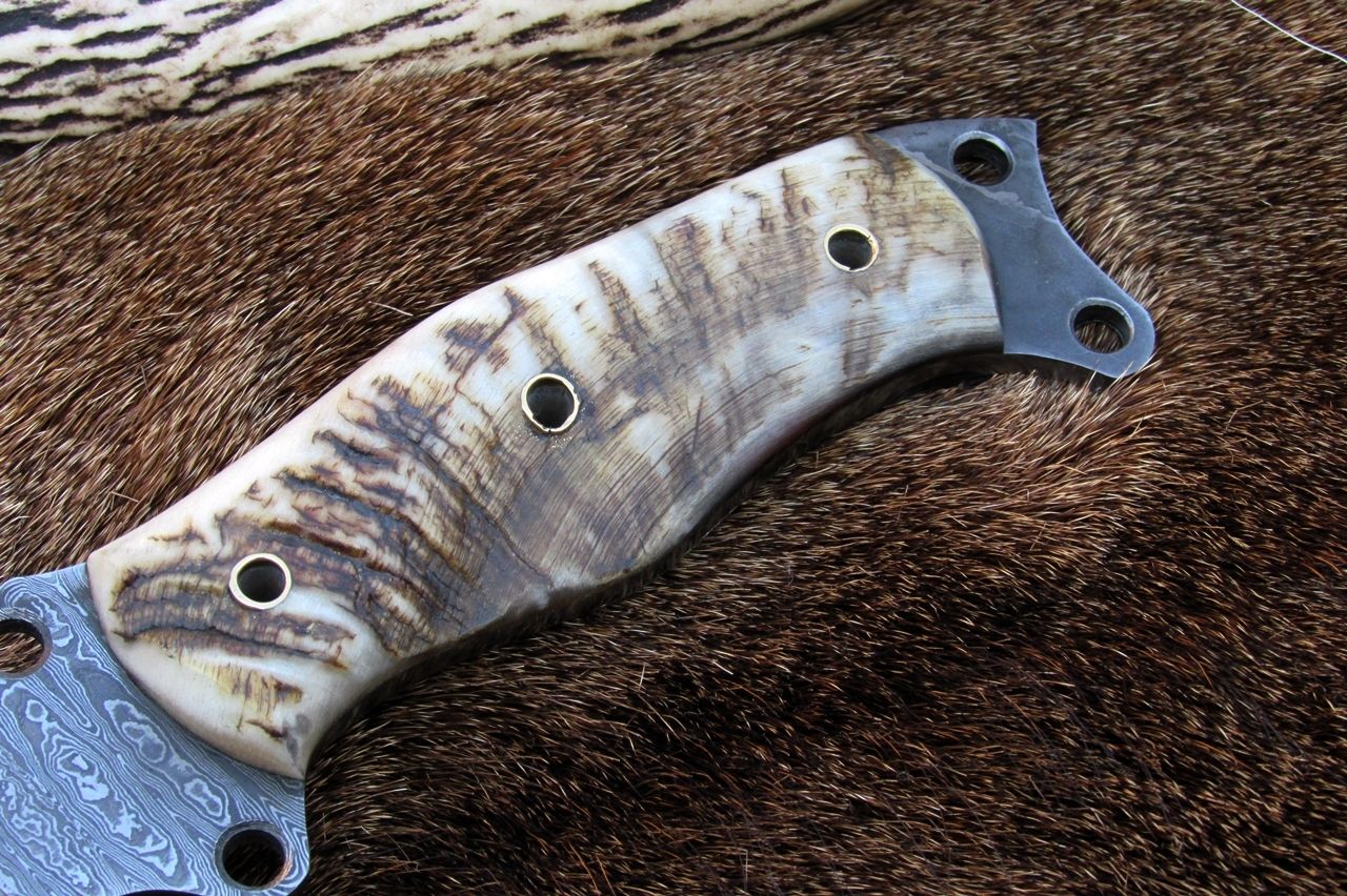 Pig Sticker Big Bowie Knife with Custom Handcrafted Full Tang Damascus Steel Blade & Sheep Horn Handle - 17 Inches