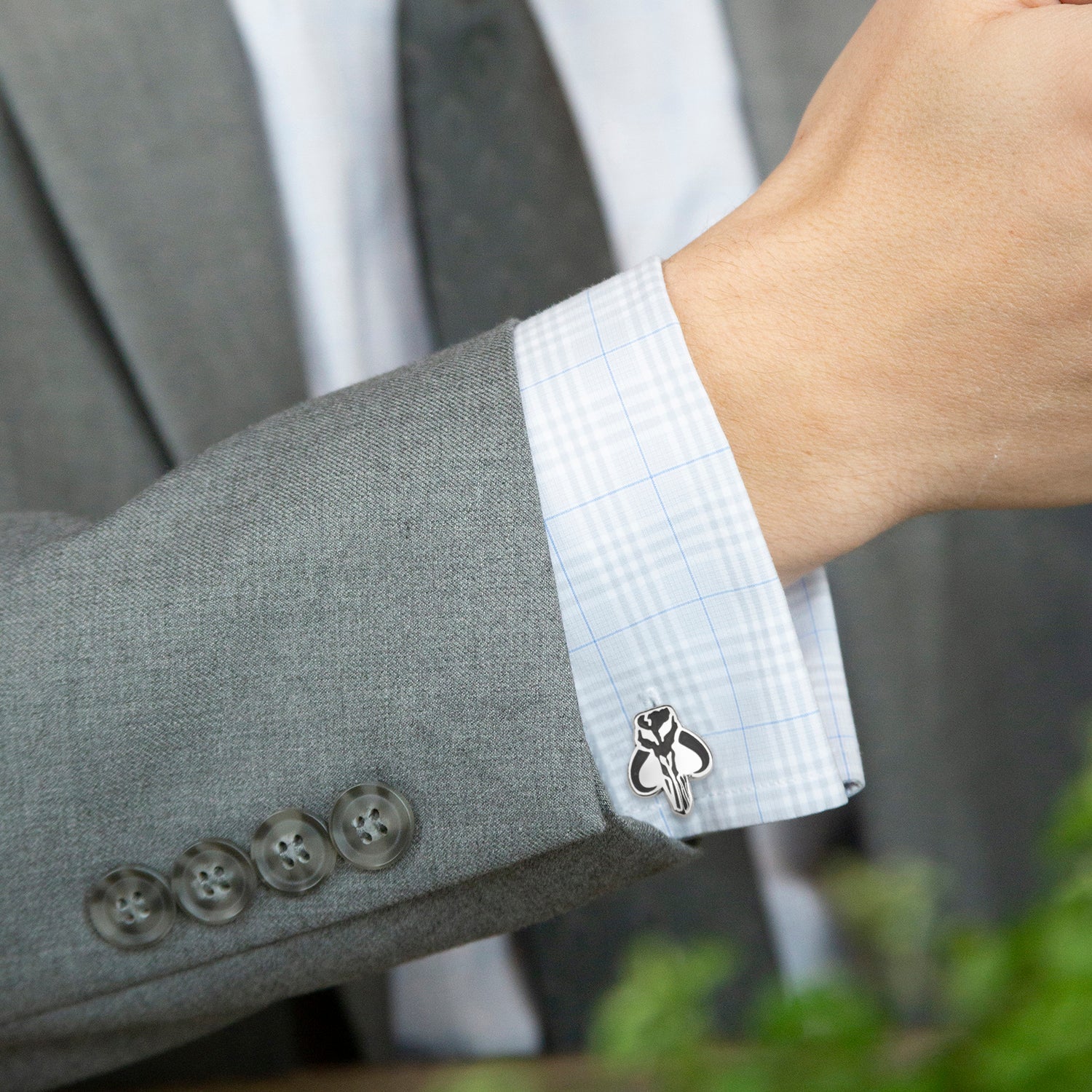 Star Wars Mandalorian Mythosaur Gray Tie, Red Pocket Square, Cufflinks, and Tie Bar Gift Set