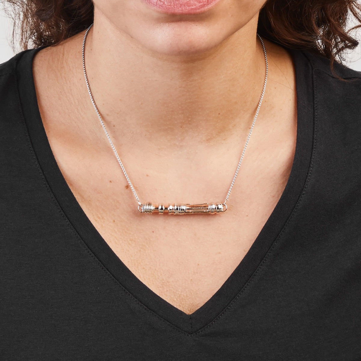 Star Wars X RockLove LIGHTSABER WORKSHOP Leia Organa Lightsaber Necklace