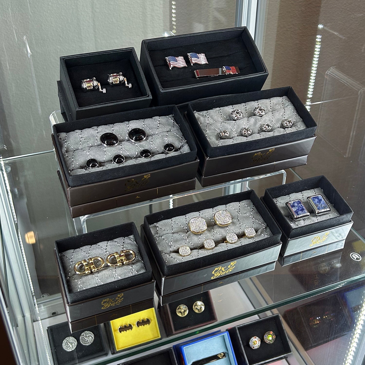 Retail Glass Display White Cabinet With Locking Storage