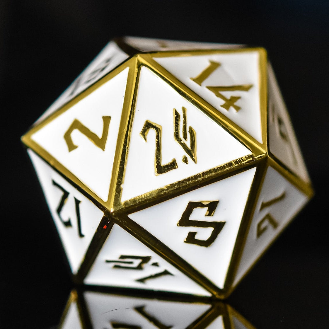 White and Gold Metal 35mm D20