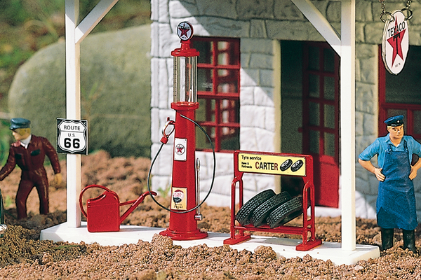 PIKO 62286 G Scale Texaco Gas Pump & Accessories Kit