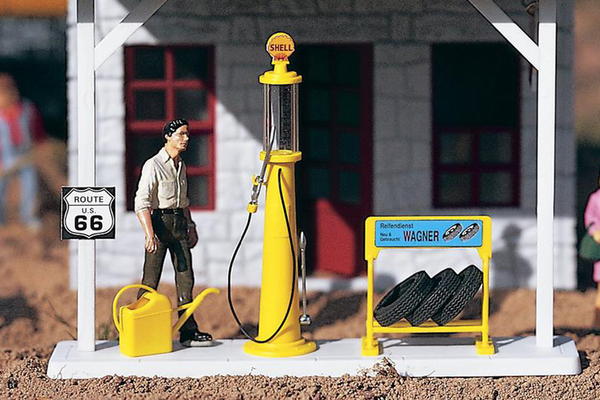 PIKO 62284 G Scale Antique Gas Pump & Accessories Kit