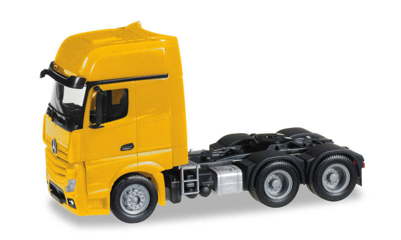 Herpa 305167Y 1/87 Scale Mercedes-Benz Actros Gigaspace 6X4 Truck