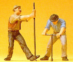 Preiser 45009 G Scale Track Workers w/Wrench & Crow Bar