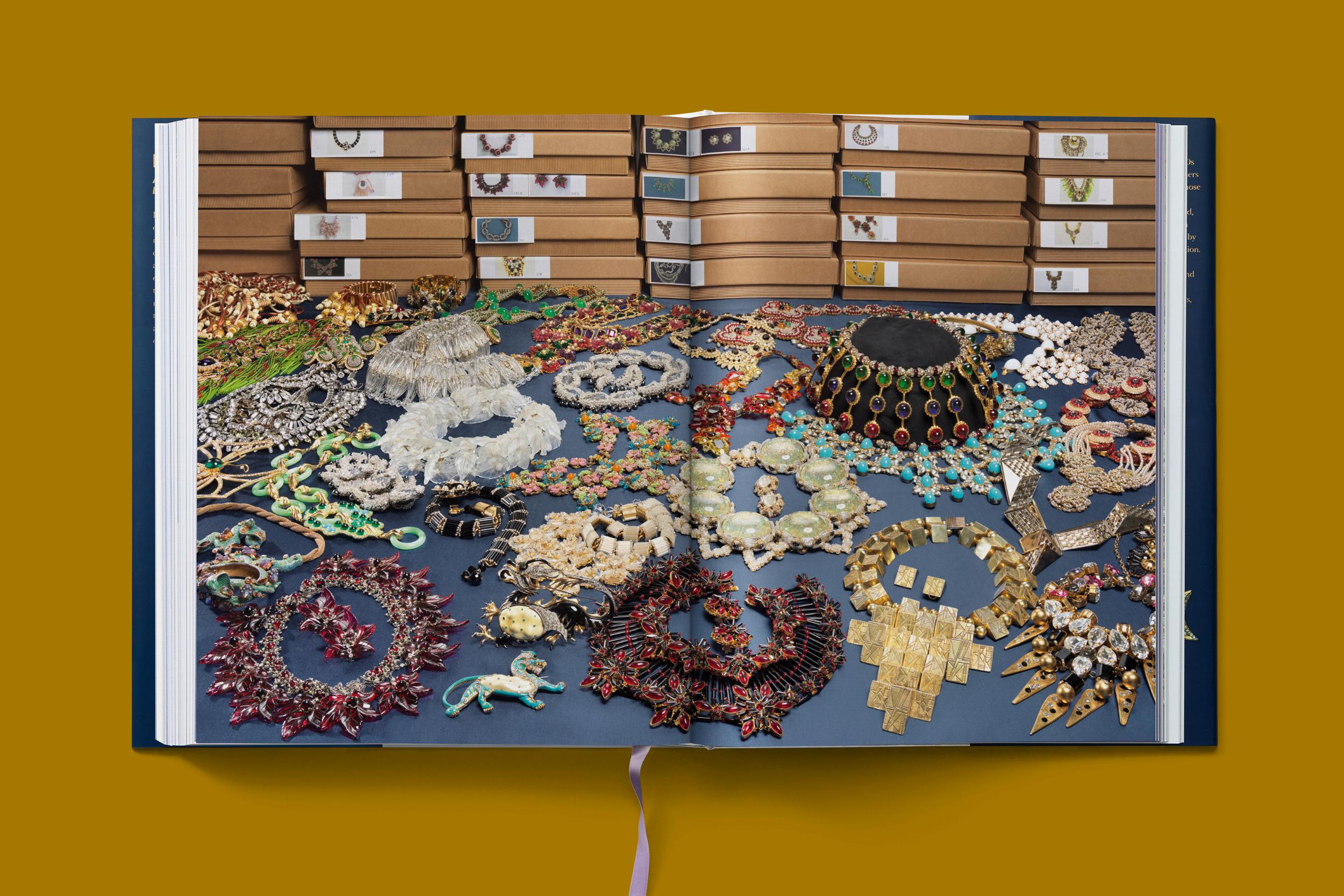 Costume Jewelry (German, French, English)