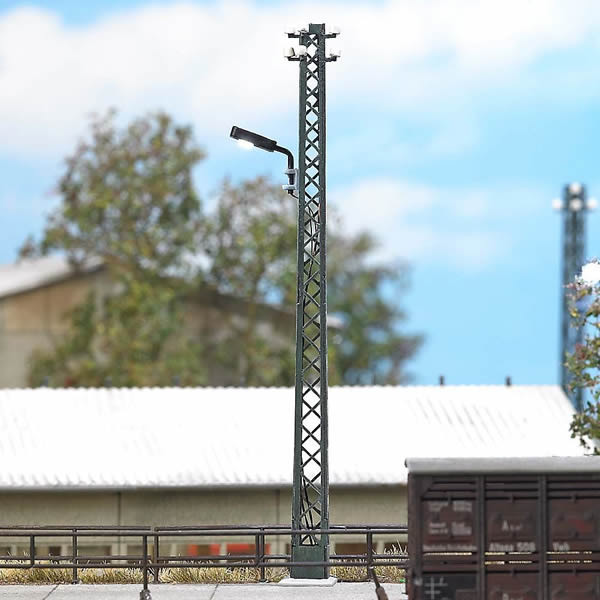 Busch 4150 HO Scale Industrial Lattice-Mast Lamp -- 4-1/8" 10.5cm Tall