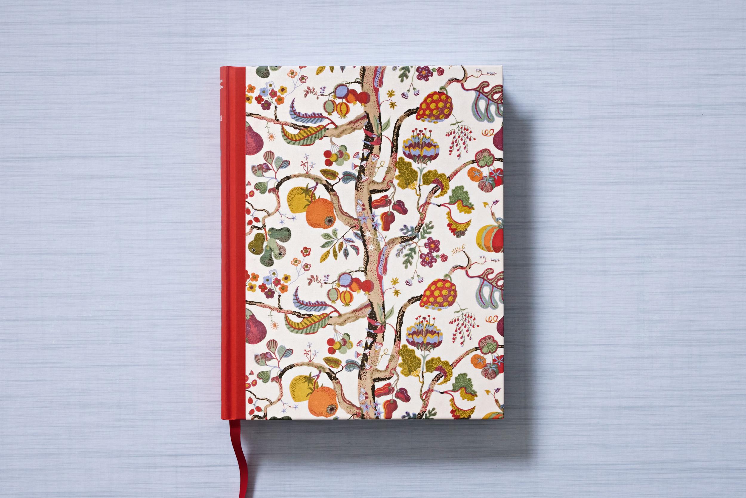 The Book of Printed Fabrics. From the 16th century until today (German, French, English)