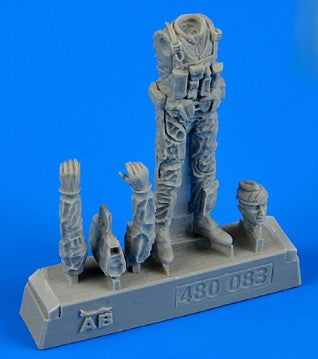 Aerobonus 480083 1/48 USN Pilot w/Bag Vietnam War 1965-73 (Standing, no helmet)