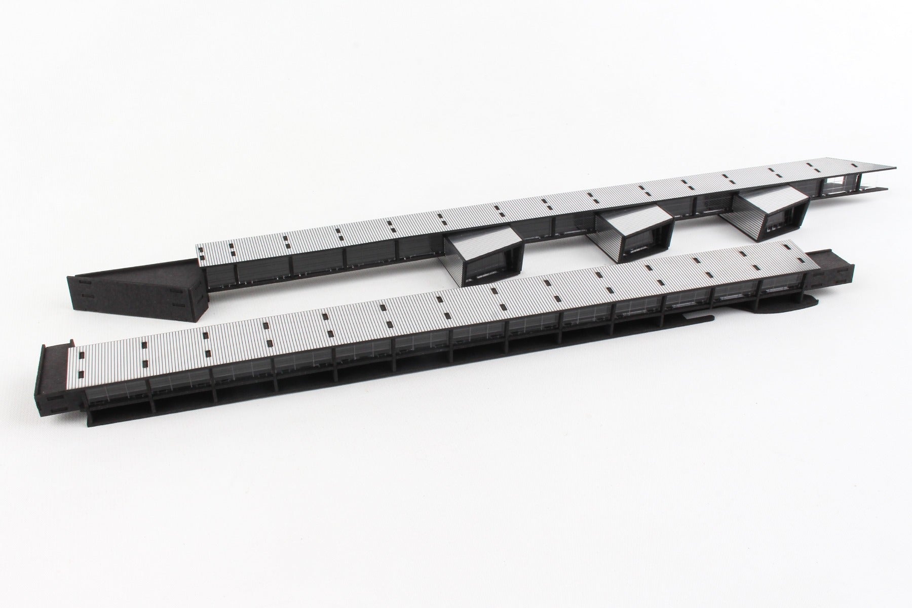 Herpa Wings HE528283 Amersterdam Airport Pier G Corridor & Pier H 1/500