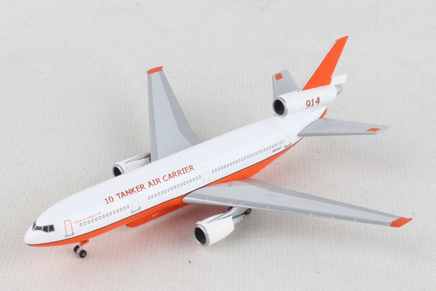 Herpa Wings HE529082-001 10 Tanker Air Carrier Dc-10-30 1/500