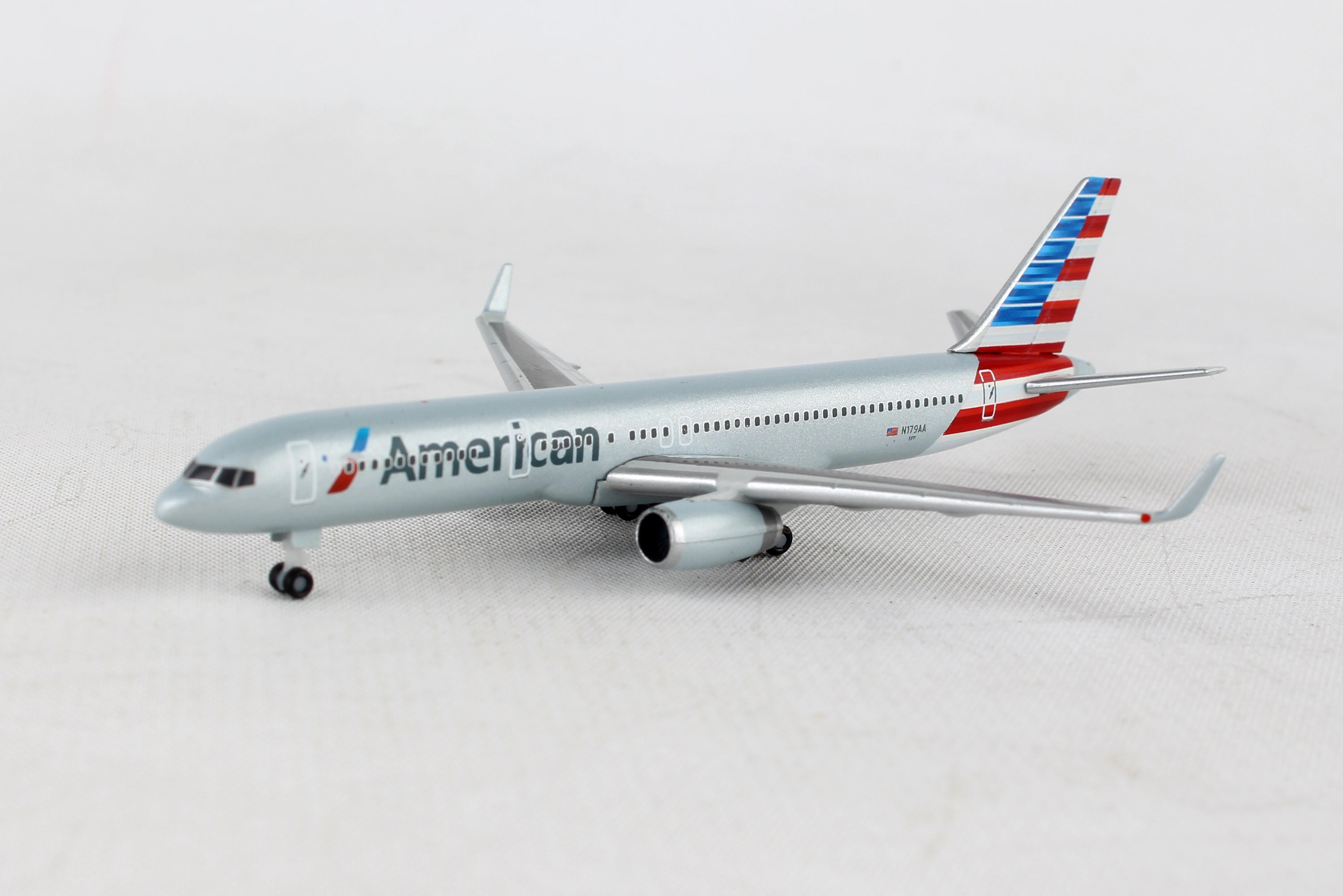Herpa Wings HE530125 American 757-200 1/500 New Livery